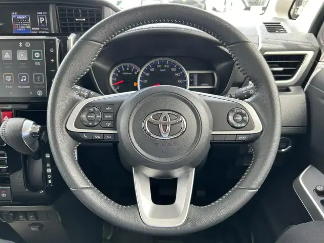 トヨタ ルーミー カスタムG－T 愛媛県 2022(令4)年 1.6万km ブラックマイカメタリック/パールホワイト2トーン メーカーオプションカラー［X99］/ブラックマイカメタリック〈X07〉×パールホワイトIII〈W24〉/純正9型ディスプレイオーディオ/フルセグTV・Bluetooth/パノラミックビューモニター・バックカメラ/両側パワースライドドア/コンフォートパッケージ/・ナノイーX/・シートヒーター（D+N席）/・シートバックテーブル/ビルドインETC/スマートアシスト/・衝突警報機能/衝突回避支援ブレーキ機能/・先行車発進お知らせ機能/・標識認識機能/・車線逸脱警報機能/・路側逸脱警報/・ふらつき警報/・アダプティブクルーズコントロール/・サイドビューランプ/・オートハイビーム/・ADB（アダプティブドライビングビーム）/・ブレーキ制御付誤発進抑制機能（前方・後方）/・コーナーセンサー/・電動パーキングブレーキ/・ブレーキホールド/・緊急ブレーキシグナル/スマートキー・スペアキー/取扱説明書