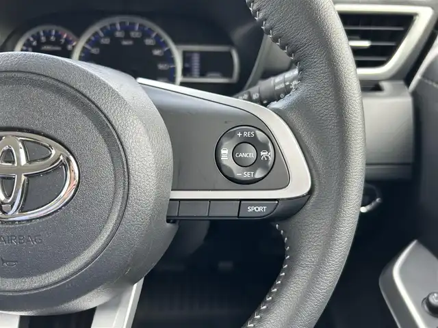 トヨタ ルーミー カスタムG－T 愛媛県 2022(令4)年 1.6万km ブラックマイカメタリック/パールホワイト2トーン メーカーオプションカラー［X99］/ブラックマイカメタリック〈X07〉×パールホワイトIII〈W24〉/純正9型ディスプレイオーディオ/フルセグTV・Bluetooth/パノラミックビューモニター・バックカメラ/両側パワースライドドア/コンフォートパッケージ/・ナノイーX/・シートヒーター（D+N席）/・シートバックテーブル/ビルドインETC/スマートアシスト/・衝突警報機能/衝突回避支援ブレーキ機能/・先行車発進お知らせ機能/・標識認識機能/・車線逸脱警報機能/・路側逸脱警報/・ふらつき警報/・アダプティブクルーズコントロール/・サイドビューランプ/・オートハイビーム/・ADB（アダプティブドライビングビーム）/・ブレーキ制御付誤発進抑制機能（前方・後方）/・コーナーセンサー/・電動パーキングブレーキ/・ブレーキホールド/・緊急ブレーキシグナル/スマートキー・スペアキー/取扱説明書