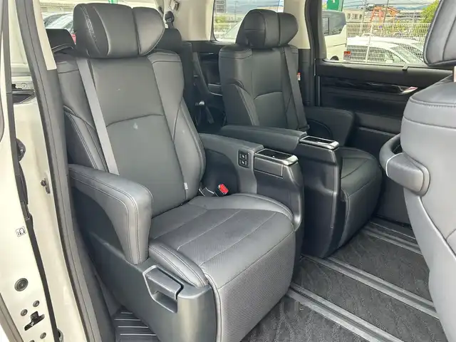 トヨタ アルファード S Cパッケージ 福岡県 2022(令4)年 1.6万km ホワイトパールクリスタルシャイン 純正10型ナビ(フルセグTV/BT)バックモニター後席モニターＷサンルーフ三眼LEDヘッドライトシーケンシャルウィンカートヨタセーフティーセンスコーナーセンサーBSM電動リアゲート両側パワスラレーダークルコンETCデジタルインナーミラーUSBポートシートヒーターハンドルヒーターオットマン純正アルミホイール18インチスマートキープッシュスタート