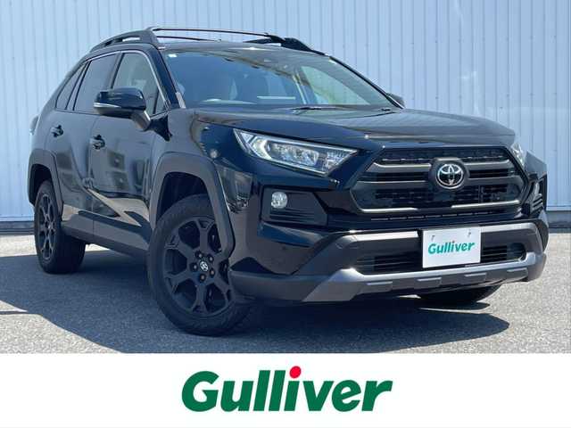 トヨタ ＲＡＶ４ アドベンチャー オフロードPKG 滋賀県 2021(令3)年 1.9万km アティチュードブラックマイカ 純正ディスプレイオーディオ/・AM/FM/・USB/・Miracast/・Bluetooth/バックカメラ/ステアリングスイッチ/革巻きステアリング/ステアリングヒーター/運転席パワーシート/前席シートヒーター/前席シートベンチレーション/ETC/前後ドライブレコーダー/USB充電/プリクラッシュセーフティ/レーントレーシングアラート/ブラインドスポットモニター/リアクロストラフィックアラート/パーキングサポートブレーキ/ロードサインアシスト/オートハイビーム/アダプティブクルーズコントロール/LEDヘッドライト/フォグランプ/オートリトラミラー/純正ラバーフロアマット/純正アルミホイール