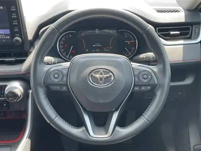 トヨタ ＲＡＶ４ アドベンチャー オフロードPKG 滋賀県 2021(令3)年 1.9万km アティチュードブラックマイカ 純正ディスプレイオーディオ/・AM/FM/・USB/・Miracast/・Bluetooth/バックカメラ/ステアリングスイッチ/革巻きステアリング/ステアリングヒーター/運転席パワーシート/前席シートヒーター/前席シートベンチレーション/ETC/前後ドライブレコーダー/USB充電/プリクラッシュセーフティ/レーントレーシングアラート/ブラインドスポットモニター/リアクロストラフィックアラート/パーキングサポートブレーキ/ロードサインアシスト/オートハイビーム/アダプティブクルーズコントロール/LEDヘッドライト/フォグランプ/オートリトラミラー/純正ラバーフロアマット/純正アルミホイール