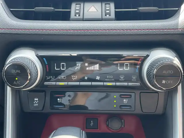トヨタ ＲＡＶ４ アドベンチャー オフロードPKG 滋賀県 2021(令3)年 1.9万km アティチュードブラックマイカ 純正ディスプレイオーディオ/・AM/FM/・USB/・Miracast/・Bluetooth/バックカメラ/ステアリングスイッチ/革巻きステアリング/ステアリングヒーター/運転席パワーシート/前席シートヒーター/前席シートベンチレーション/ETC/前後ドライブレコーダー/USB充電/プリクラッシュセーフティ/レーントレーシングアラート/ブラインドスポットモニター/リアクロストラフィックアラート/パーキングサポートブレーキ/ロードサインアシスト/オートハイビーム/アダプティブクルーズコントロール/LEDヘッドライト/フォグランプ/オートリトラミラー/純正ラバーフロアマット/純正アルミホイール