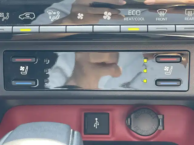 トヨタ ＲＡＶ４ アドベンチャー オフロードPKG 滋賀県 2021(令3)年 1.9万km アティチュードブラックマイカ 純正ディスプレイオーディオ/・AM/FM/・USB/・Miracast/・Bluetooth/バックカメラ/ステアリングスイッチ/革巻きステアリング/ステアリングヒーター/運転席パワーシート/前席シートヒーター/前席シートベンチレーション/ETC/前後ドライブレコーダー/USB充電/プリクラッシュセーフティ/レーントレーシングアラート/ブラインドスポットモニター/リアクロストラフィックアラート/パーキングサポートブレーキ/ロードサインアシスト/オートハイビーム/アダプティブクルーズコントロール/LEDヘッドライト/フォグランプ/オートリトラミラー/純正ラバーフロアマット/純正アルミホイール