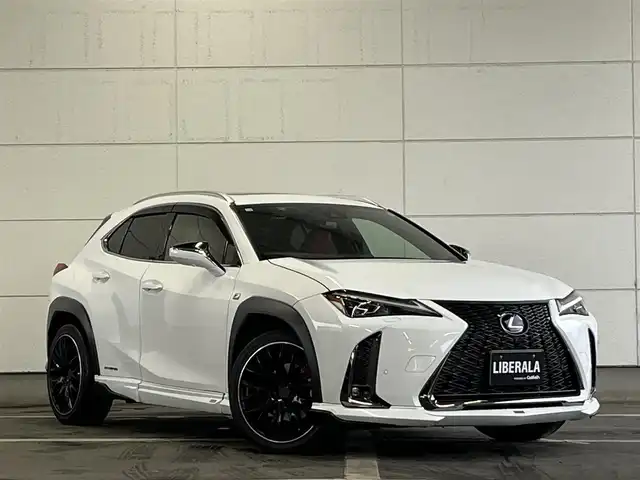 レクサス ＵＸ 250h Fスポーツ 山形県 2019(平31)年 6万km ホワイトノーヴァガラスフレーク パノラマSR/3眼LEDヘッドライト/ドライブモードセレクト/純正HDDナビ/CD/DVD/Bluetooth/フルセグTV/AUX/USB/全周囲・バックカメラ/レッドレザーシート/シートヒーター/エアシート/ETC2.0/ハンズフリーパワーバックドア/レーダークルーズコントロール/ステアリングヒーター/社外TOM‘Sエアロパーツ/ヘッドアップディプレイ/置くだけ充電/スペアキー1本/カードキー１枚/社外AW付スタッドレスタイヤ有