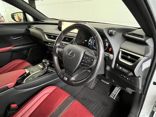 レクサス ＵＸ 250h Fスポーツ 山形県 2019(平31)年 6万km ホワイトノーヴァガラスフレーク パノラマSR/3眼LEDヘッドライト/ドライブモードセレクト/純正HDDナビ/CD/DVD/Bluetooth/フルセグTV/AUX/USB/全周囲・バックカメラ/レッドレザーシート/シートヒーター/エアシート/ETC2.0/ハンズフリーパワーバックドア/レーダークルーズコントロール/ステアリングヒーター/社外TOM‘Sエアロパーツ/ヘッドアップディプレイ/置くだけ充電/スペアキー1本/カードキー１枚/社外AW付スタッドレスタイヤ有