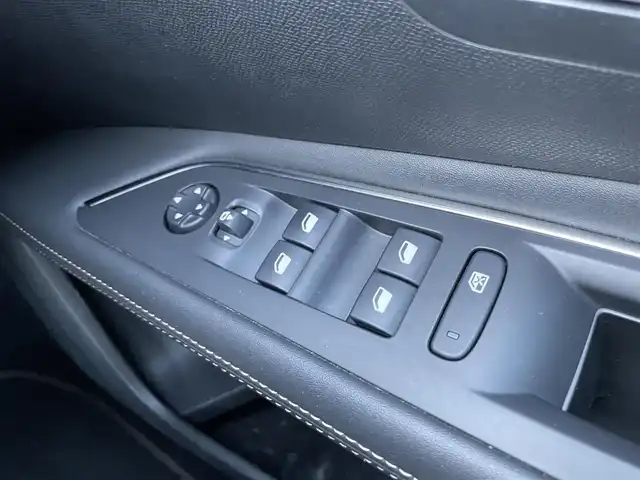 プジョー ３００８ GTライン 新潟県 2020(令2)年 4.1万km 黒 ワンオーナー/ターボ/HDDナビ/バックカメラ/アラウンドビューモニター/運転席シートメモリー/運転席マッサージシート/運転席助手席シートヒーター/ウィンカーミラー/サンルーフ/プッシュスタート/電動リアゲート