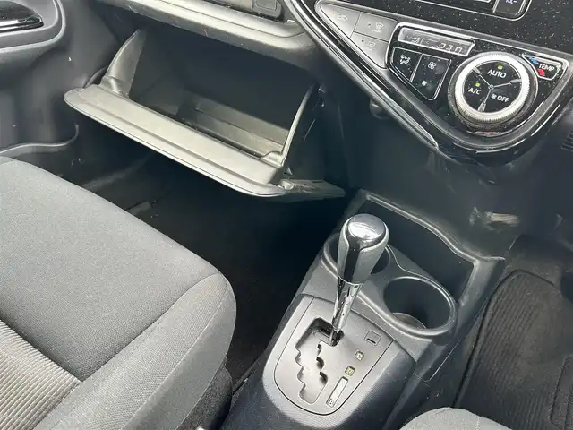 トヨタ アクア S スタイルブラック 鹿児島県 2018(平30)年 4.1万km ジュエリーパープルマイカM 純正SDナビ/【Bluetooth/フルセグTV/CD/DVD】/プリクラッシュセーフティー/バックカメラ/アイドリングストップ/オートエアコン/ドアバイザー/スマートキー/ETC