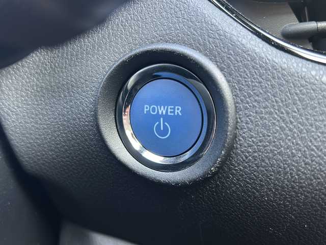 トヨタ Ｃ－ＨＲ G モード ネロ セーフティプラス 兵庫県 2020(令2)年 2.6万km ホワイトパールクリスタルシャイン ワンオーナー/トヨタセーフティセンス（衝突被害軽減システム）/純正ディスプレイオーディオ/　Bluetooth/Miracast/USB/AM/FM/パノラミックビューモニター/純正ビルトインETC/前方ドライブレコーダー/ブレーキホールド/ブラインドスポットモニター/パーキングアシスト/レーダークルーズコントロール/レーンキープアシスト/前後コーナーセンサー/アンチロック・ブレーキ・システム/横滑り防止装置/盗難防止装置/ハーフレザー/シートヒーター（D+N席）/純正フロアマット/純正アルミホイール（18インチ）/オートマチックハイビーム/LEDヘッドライト/パワーステアリング/パワーウィンドウ/エアバッグ（W+サイド）/カーテンエアバッグ/スマートキー/スペアキー（１本）/保証書/取扱説明書