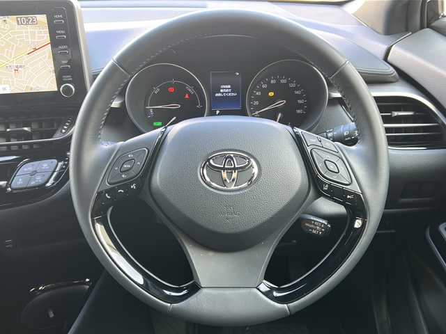 トヨタ Ｃ－ＨＲ G モード ネロ セーフティプラス 兵庫県 2020(令2)年 2.6万km ホワイトパールクリスタルシャイン ワンオーナー/トヨタセーフティセンス（衝突被害軽減システム）/純正ディスプレイオーディオ/　Bluetooth/Miracast/USB/AM/FM/パノラミックビューモニター/純正ビルトインETC/前方ドライブレコーダー/ブレーキホールド/ブラインドスポットモニター/パーキングアシスト/レーダークルーズコントロール/レーンキープアシスト/前後コーナーセンサー/アンチロック・ブレーキ・システム/横滑り防止装置/盗難防止装置/ハーフレザー/シートヒーター（D+N席）/純正フロアマット/純正アルミホイール（18インチ）/オートマチックハイビーム/LEDヘッドライト/パワーステアリング/パワーウィンドウ/エアバッグ（W+サイド）/カーテンエアバッグ/スマートキー/スペアキー（１本）/保証書/取扱説明書