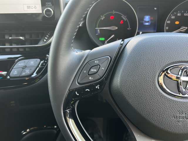 トヨタ Ｃ－ＨＲ G モード ネロ セーフティプラス 兵庫県 2020(令2)年 2.6万km ホワイトパールクリスタルシャイン ワンオーナー/トヨタセーフティセンス（衝突被害軽減システム）/純正ディスプレイオーディオ/　Bluetooth/Miracast/USB/AM/FM/パノラミックビューモニター/純正ビルトインETC/前方ドライブレコーダー/ブレーキホールド/ブラインドスポットモニター/パーキングアシスト/レーダークルーズコントロール/レーンキープアシスト/前後コーナーセンサー/アンチロック・ブレーキ・システム/横滑り防止装置/盗難防止装置/ハーフレザー/シートヒーター（D+N席）/純正フロアマット/純正アルミホイール（18インチ）/オートマチックハイビーム/LEDヘッドライト/パワーステアリング/パワーウィンドウ/エアバッグ（W+サイド）/カーテンエアバッグ/スマートキー/スペアキー（１本）/保証書/取扱説明書