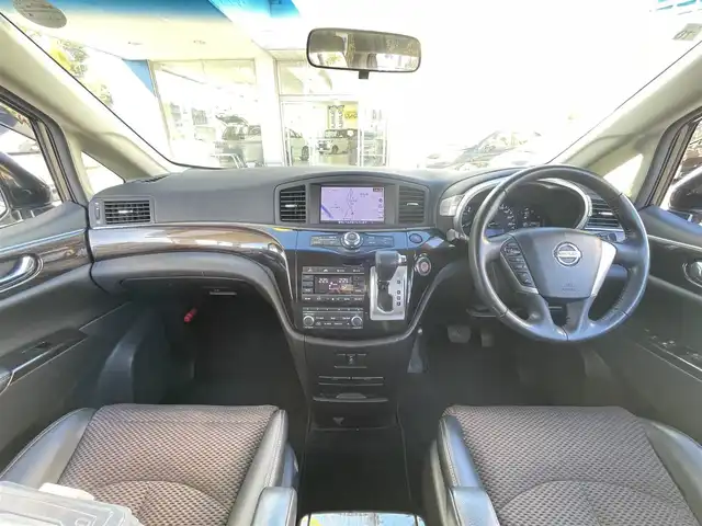 日産 エルグランド 250ハイウェイスター 兵庫県 2012(平24)年 4.1万km ブリリアントホワイトパール (株)IDOMが運営する【じしゃロン神戸名谷店】の自社ローン専用車両になりますこちらは現金またはオートローンご利用時の価格です。自社ローンご希望の方は別途その旨お申付け下さい。メモリナビ/フルセグテレビ/バックカメラ/フリップダウンモニター/ウィンカーミラー/オットマン/ドアバイザー/プッシュスタート/両側パワースライドドア/ETC