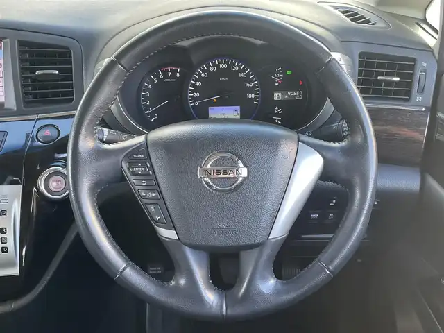 日産 エルグランド 250ハイウェイスター 兵庫県 2012(平24)年 4.1万km ブリリアントホワイトパール (株)IDOMが運営する【じしゃロン神戸名谷店】の自社ローン専用車両になりますこちらは現金またはオートローンご利用時の価格です。自社ローンご希望の方は別途その旨お申付け下さい。メモリナビ/フルセグテレビ/バックカメラ/フリップダウンモニター/ウィンカーミラー/オットマン/ドアバイザー/プッシュスタート/両側パワースライドドア/ETC