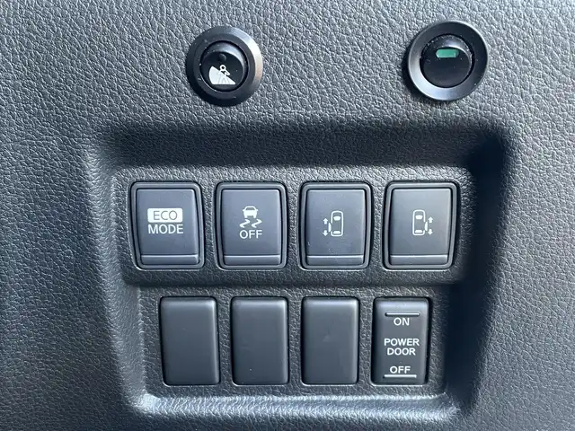 日産 エルグランド 250ハイウェイスター 兵庫県 2012(平24)年 4.1万km ブリリアントホワイトパール (株)IDOMが運営する【じしゃロン神戸名谷店】の自社ローン専用車両になりますこちらは現金またはオートローンご利用時の価格です。自社ローンご希望の方は別途その旨お申付け下さい。メモリナビ/フルセグテレビ/バックカメラ/フリップダウンモニター/ウィンカーミラー/オットマン/ドアバイザー/プッシュスタート/両側パワースライドドア/ETC