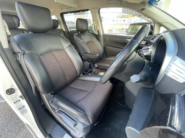 日産 エルグランド 250ハイウェイスター 兵庫県 2012(平24)年 4.1万km ブリリアントホワイトパール (株)IDOMが運営する【じしゃロン神戸名谷店】の自社ローン専用車両になりますこちらは現金またはオートローンご利用時の価格です。自社ローンご希望の方は別途その旨お申付け下さい。メモリナビ/フルセグテレビ/バックカメラ/フリップダウンモニター/ウィンカーミラー/オットマン/ドアバイザー/プッシュスタート/両側パワースライドドア/ETC