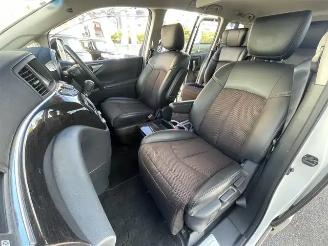 日産 エルグランド 250ハイウェイスター 兵庫県 2012(平24)年 4.1万km ブリリアントホワイトパール (株)IDOMが運営する【じしゃロン神戸名谷店】の自社ローン専用車両になりますこちらは現金またはオートローンご利用時の価格です。自社ローンご希望の方は別途その旨お申付け下さい。メモリナビ/フルセグテレビ/バックカメラ/フリップダウンモニター/ウィンカーミラー/オットマン/ドアバイザー/プッシュスタート/両側パワースライドドア/ETC