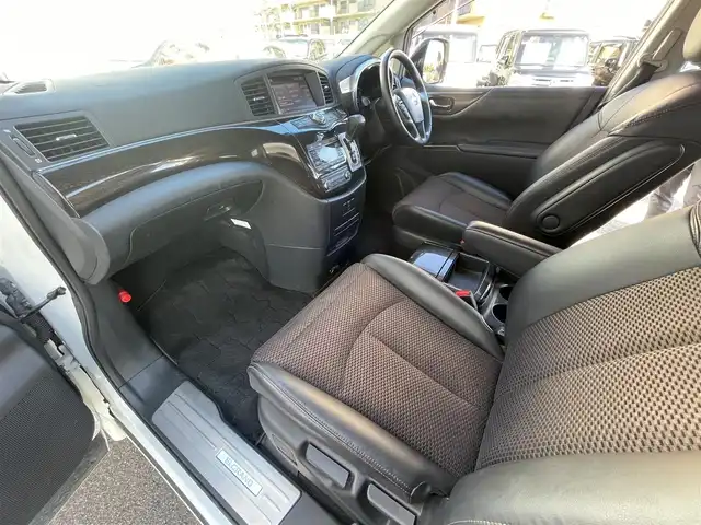 日産 エルグランド 250ハイウェイスター 兵庫県 2012(平24)年 4.1万km ブリリアントホワイトパール (株)IDOMが運営する【じしゃロン神戸名谷店】の自社ローン専用車両になりますこちらは現金またはオートローンご利用時の価格です。自社ローンご希望の方は別途その旨お申付け下さい。メモリナビ/フルセグテレビ/バックカメラ/フリップダウンモニター/ウィンカーミラー/オットマン/ドアバイザー/プッシュスタート/両側パワースライドドア/ETC