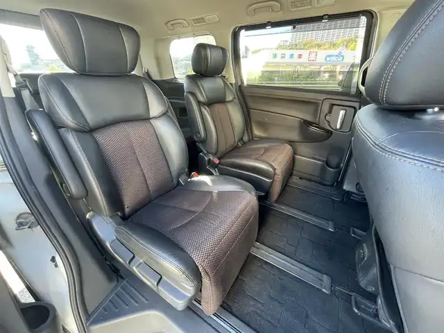 日産 エルグランド 250ハイウェイスター 兵庫県 2012(平24)年 4.1万km ブリリアントホワイトパール (株)IDOMが運営する【じしゃロン神戸名谷店】の自社ローン専用車両になりますこちらは現金またはオートローンご利用時の価格です。自社ローンご希望の方は別途その旨お申付け下さい。メモリナビ/フルセグテレビ/バックカメラ/フリップダウンモニター/ウィンカーミラー/オットマン/ドアバイザー/プッシュスタート/両側パワースライドドア/ETC