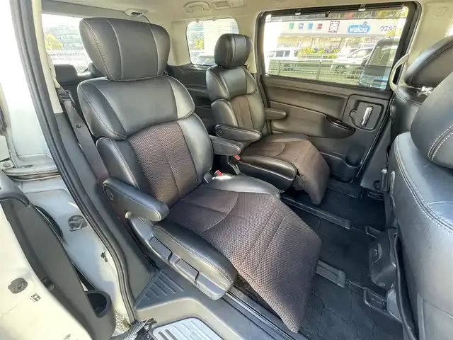 日産 エルグランド 250ハイウェイスター 兵庫県 2012(平24)年 4.1万km ブリリアントホワイトパール (株)IDOMが運営する【じしゃロン神戸名谷店】の自社ローン専用車両になりますこちらは現金またはオートローンご利用時の価格です。自社ローンご希望の方は別途その旨お申付け下さい。メモリナビ/フルセグテレビ/バックカメラ/フリップダウンモニター/ウィンカーミラー/オットマン/ドアバイザー/プッシュスタート/両側パワースライドドア/ETC