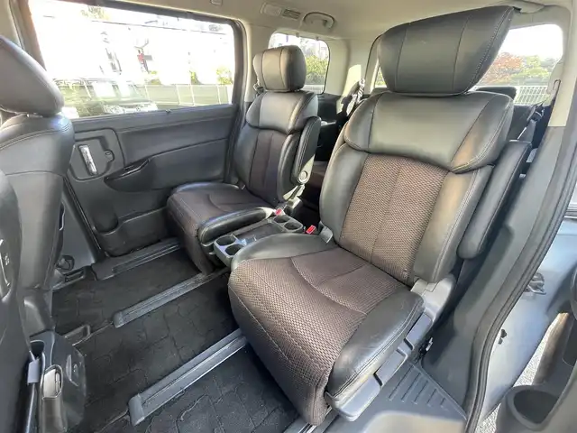 日産 エルグランド 250ハイウェイスター 兵庫県 2012(平24)年 4.1万km ブリリアントホワイトパール (株)IDOMが運営する【じしゃロン神戸名谷店】の自社ローン専用車両になりますこちらは現金またはオートローンご利用時の価格です。自社ローンご希望の方は別途その旨お申付け下さい。メモリナビ/フルセグテレビ/バックカメラ/フリップダウンモニター/ウィンカーミラー/オットマン/ドアバイザー/プッシュスタート/両側パワースライドドア/ETC