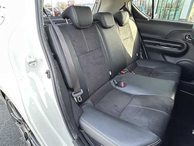 トヨタ アクア G G’s 栃木県 2016(平28)年 7.9万km ライムホワイトパールクリスタルシャイン 社外オーディオディスプレイオーディオ/・Bluetooth/・Applecarplay/Androidauto/・CD/DVD/USB/バックカメラ/ETC/BBS17インチAW/レカロシート/HKSマフラー/クルーズコントロール/革巻きステアリング/LEDヘッドライト/フォグランプ/オートライト/スマートキー/プッシュスタート/純正フロアマット/純正サイドバイザー/電動格納ウィンカーミラー