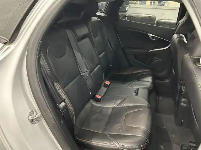 ボルボ Ｖ４０ クロスカントリー T5 AWD 宮城県 2013(平25)年 8.5万km シルバー 純正ＡＷ//ドラレコ//社外バックカメラ//純正メモリナビ（ワンセグ、ＣＤ、ＤＶＤ、ＵＳＢ、ＢＴ）//前席シートヒーター//ブラインドスポットモニター//スマートキー//スペアキー　//ＥＴＣ//電動リアゲート//プッシュスタート