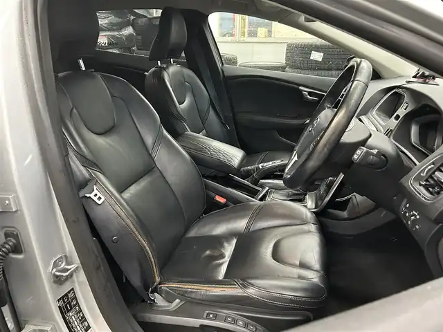 ボルボ Ｖ４０ クロスカントリー T5 AWD 宮城県 2013(平25)年 8.5万km シルバー 純正ＡＷ//ドラレコ//社外バックカメラ//純正メモリナビ（ワンセグ、ＣＤ、ＤＶＤ、ＵＳＢ、ＢＴ）//前席シートヒーター//ブラインドスポットモニター//スマートキー//スペアキー　//ＥＴＣ//電動リアゲート//プッシュスタート