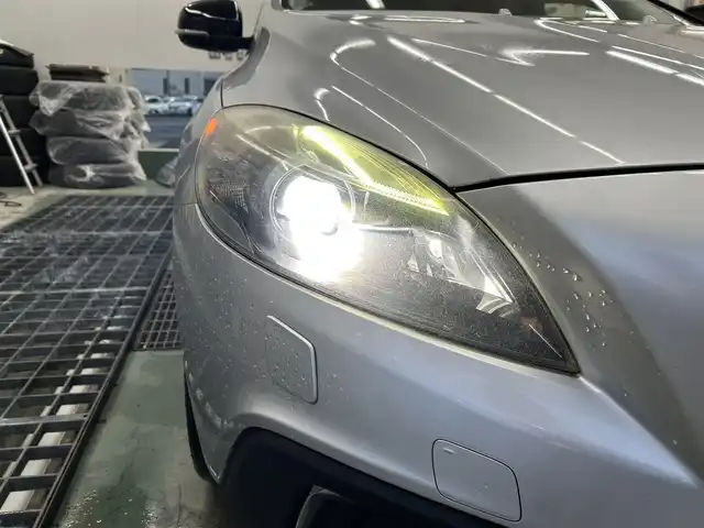 ボルボ Ｖ４０ クロスカントリー T5 AWD 宮城県 2013(平25)年 8.5万km シルバー 純正ＡＷ//ドラレコ//社外バックカメラ//純正メモリナビ（ワンセグ、ＣＤ、ＤＶＤ、ＵＳＢ、ＢＴ）//前席シートヒーター//ブラインドスポットモニター//スマートキー//スペアキー　//ＥＴＣ//電動リアゲート//プッシュスタート