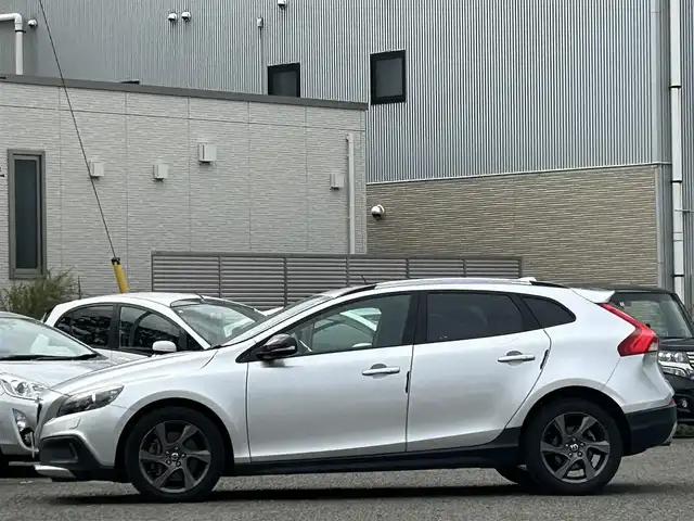 ボルボ Ｖ４０ クロスカントリー T5 AWD 宮城県 2013(平25)年 8.5万km シルバー 純正ＡＷ//ドラレコ//社外バックカメラ//純正メモリナビ（ワンセグ、ＣＤ、ＤＶＤ、ＵＳＢ、ＢＴ）//前席シートヒーター//ブラインドスポットモニター//スマートキー//スペアキー　//ＥＴＣ//電動リアゲート//プッシュスタート