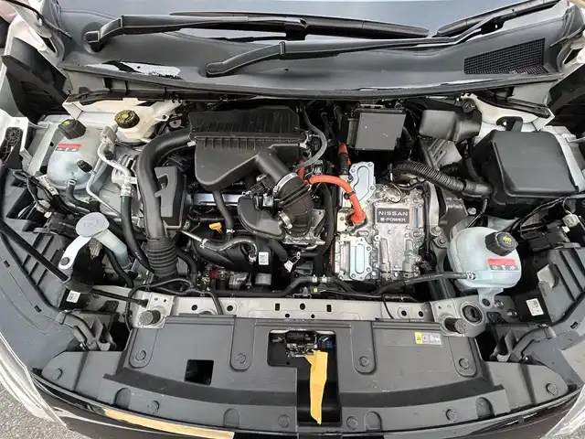 日産 オーラ G レザーエディション 栃木県 2022(令4)年 0.7万km ピュアホワイトパール エマージェンシーブレーキ/純正9インチナビ/フルセグTV/Bluetooth/USB/バックカメラ/ビルトインETC/前後ドライブレコーダー/前席シートヒーター/BOSEパーソナルプラスサウンドシステム/プロパイロット/アラウンドビューモニター/インテリジェントルームミラー/アダプティブクルーズコントロール/プッシュスタート/ステアリングリモコン/LEDオートライト/LEDフォグランプ/社外17インチスタッドレスタイヤ/アイドリングストップ/ハンドルヒーター/ドアバイザー/ワイヤレス充電/電動格納ミラー/ゼログラビティシート