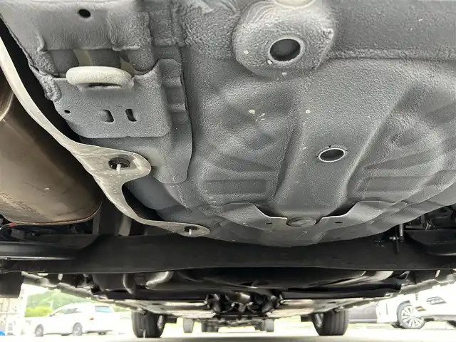 日産 オーラ G レザーエディション 栃木県 2022(令4)年 0.7万km ピュアホワイトパール エマージェンシーブレーキ/純正9インチナビ/フルセグTV/Bluetooth/USB/バックカメラ/ビルトインETC/前後ドライブレコーダー/前席シートヒーター/BOSEパーソナルプラスサウンドシステム/プロパイロット/アラウンドビューモニター/インテリジェントルームミラー/アダプティブクルーズコントロール/プッシュスタート/ステアリングリモコン/LEDオートライト/LEDフォグランプ/社外17インチスタッドレスタイヤ/アイドリングストップ/ハンドルヒーター/ドアバイザー/ワイヤレス充電/電動格納ミラー/ゼログラビティシート