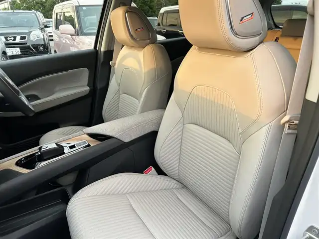 日産 オーラ G レザーエディション 栃木県 2022(令4)年 0.7万km ピュアホワイトパール エマージェンシーブレーキ/純正9インチナビ/フルセグTV/Bluetooth/USB/バックカメラ/ビルトインETC/前後ドライブレコーダー/前席シートヒーター/BOSEパーソナルプラスサウンドシステム/プロパイロット/アラウンドビューモニター/インテリジェントルームミラー/アダプティブクルーズコントロール/プッシュスタート/ステアリングリモコン/LEDオートライト/LEDフォグランプ/社外17インチスタッドレスタイヤ/アイドリングストップ/ハンドルヒーター/ドアバイザー/ワイヤレス充電/電動格納ミラー/ゼログラビティシート