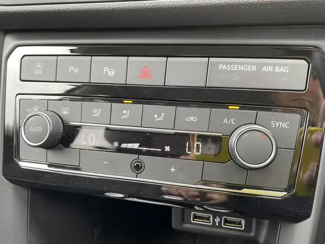 フォルクスワーゲン Ｔ－クロス TSI 1st 石川県 2020(令2)年 5.2万km グレー 純正メモリーナビ/フルセグTV/バックカメラ/LEDヘッドライト/ビルトインETC2.0/スマートキー/プッシュスタート/電動ミラー/レーダークルーズ/衝突軽減ブレーキ/ブラインドスポットモニター/保証書/取説
