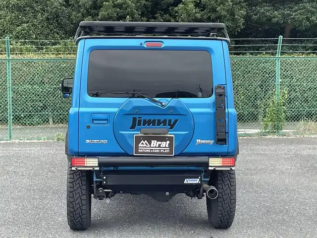 スズキ ジムニー XC 秋田県 2018(平30)年 2.1万km ブリスクブルーメタリック/ブラック2トーンルーフ 【社外パーツあり】/５速ＭＴ車/リフトアップ/減衰調整付きショックアブソーバー/ロッソモデロマフラー　/前後パイプバンパー　/スキッドプレート　/牽引フック/リアラダー/ボンネット油圧ダンパー　/ルーフラック　/黒革調シートカバー　/純正８インチナビ　/バックカメラ　/フルセグTV/ドラレコ　/ＥＴＣ　/前席シートヒーター/クルーズコントロール/スズキセーフティ/LEDヘッドライト/フォグランプ/純正フロアマット