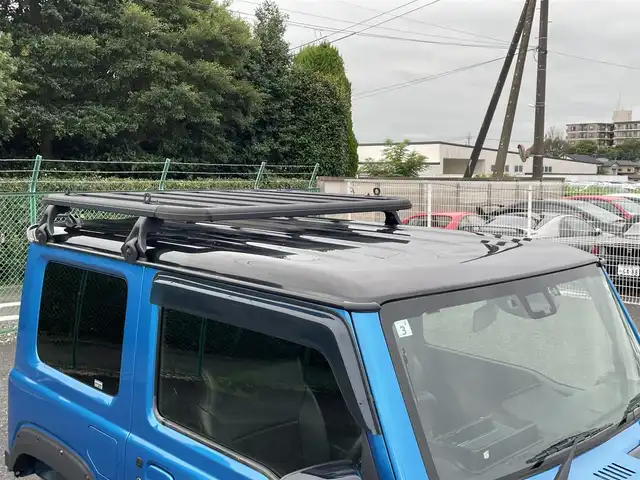 スズキ ジムニー XC 秋田県 2018(平30)年 2.1万km ブリスクブルーメタリック/ブラック2トーンルーフ 【社外パーツあり】/５速ＭＴ車/リフトアップ/減衰調整付きショックアブソーバー/ロッソモデロマフラー　/前後パイプバンパー　/スキッドプレート　/牽引フック/リアラダー/ボンネット油圧ダンパー　/ルーフラック　/黒革調シートカバー　/純正８インチナビ　/バックカメラ　/フルセグTV/ドラレコ　/ＥＴＣ　/前席シートヒーター/クルーズコントロール/スズキセーフティ/LEDヘッドライト/フォグランプ/純正フロアマット
