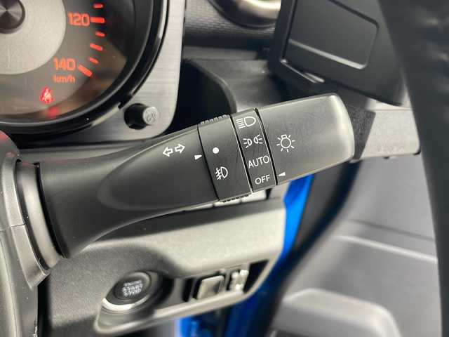 スズキ ジムニー XC 秋田県 2018(平30)年 2.1万km ブリスクブルーメタリック/ブラック2トーンルーフ 【社外パーツあり】/４WD/５速ＭＴ車/リフトアップ/減衰調整付きショックアブソーバー/ロッソモデロマフラー　/前後パイプバンパー　/スキッドプレート　/牽引フック/リアラダー/ボンネット油圧ダンパー　/ルーフラック　/黒革調シートカバー　/革巻きステアリング/純正８インチナビ　/バックカメラ　/フルセグTV/ドライブレコーダー/ＥＴＣ　/前席シートヒーター/クルーズコントロール/スズキセーフティ/LEDヘッドライト/フォグランプ/純正フロアマット/サイドバイザー /ウィンカーミラー /横滑り防止装置/衝突被害軽減システム