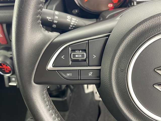 スズキ ジムニー XC 秋田県 2018(平30)年 2.1万km ブリスクブルーメタリック/ブラック2トーンルーフ 【社外パーツあり】/４WD/５速ＭＴ車/リフトアップ/減衰調整付きショックアブソーバー/ロッソモデロマフラー　/前後パイプバンパー　/スキッドプレート　/牽引フック/リアラダー/ボンネット油圧ダンパー　/ルーフラック　/黒革調シートカバー　/革巻きステアリング/純正８インチナビ　/バックカメラ　/フルセグTV/ドライブレコーダー/ＥＴＣ　/前席シートヒーター/クルーズコントロール/スズキセーフティ/LEDヘッドライト/フォグランプ/純正フロアマット/サイドバイザー /ウィンカーミラー /横滑り防止装置/衝突被害軽減システム