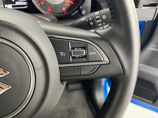 スズキ ジムニー XC 秋田県 2018(平30)年 2.1万km ブリスクブルーメタリック/ブラック2トーンルーフ 【社外パーツあり】/４WD/５速ＭＴ車/リフトアップ/減衰調整付きショックアブソーバー/ロッソモデロマフラー　/前後パイプバンパー　/スキッドプレート　/牽引フック/リアラダー/ボンネット油圧ダンパー　/ルーフラック　/黒革調シートカバー　/革巻きステアリング/純正８インチナビ　/バックカメラ　/フルセグTV/ドライブレコーダー/ＥＴＣ　/前席シートヒーター/クルーズコントロール/スズキセーフティ/LEDヘッドライト/フォグランプ/純正フロアマット/サイドバイザー /ウィンカーミラー /横滑り防止装置/衝突被害軽減システム