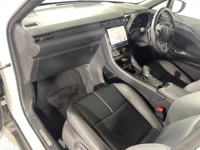 レクサス ＬＢＸ リラックス 神奈川県 2024(令6)年 1.9万km ソニッククォーツ 純正9.8型ディスプレイオーディオ/コネクトナビ　フルセグ　Bluetooth　USB　AM　FM Miracast /カラーヘッドアップディスプレイ/レクサスプレミアムサウンドシステム/セーフティシステムプラス/プリクラッシュセーフティシステム/レーントレーシングアシスト/レーダークルーズコントロール/アダプティブハイビームシステム/ロードサインアシスト/プロアクティブドライビングアシスト/パーキングサポートブレーキ/ブラインドスポットモニター/キックダウンスイッチ/パノラミッビューモニター/パワーバックドア/ビルトインETC2.0/置くだけ充電/運転席メモリー機能付きパワーシート/前席シートヒーター/セミアニンシート/ステアリングヒーター/パドルシフト/純正フロアマット/LEDオートライト/LEDフォグランプ/純正18インチAW