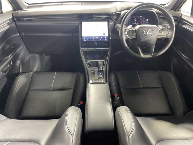 レクサス ＬＢＸ リラックス 神奈川県 2024(令6)年 1.9万km ソニッククォーツ 純正9.8型ディスプレイオーディオ/コネクトナビ　フルセグ　Bluetooth　USB　AM　FM Miracast /カラーヘッドアップディスプレイ/レクサスプレミアムサウンドシステム/セーフティシステムプラス/プリクラッシュセーフティシステム/レーントレーシングアシスト/レーダークルーズコントロール/アダプティブハイビームシステム/ロードサインアシスト/プロアクティブドライビングアシスト/パーキングサポートブレーキ/ブラインドスポットモニター/キックダウンスイッチ/パノラミッビューモニター/パワーバックドア/ビルトインETC2.0/置くだけ充電/運転席メモリー機能付きパワーシート/前席シートヒーター/セミアニンシート/ステアリングヒーター/パドルシフト/純正フロアマット/LEDオートライト/LEDフォグランプ/純正18インチAW