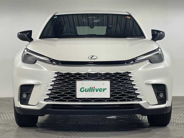 レクサス ＬＢＸ リラックス 神奈川県 2024(令6)年 1.9万km ソニッククォーツ 純正9.8型ディスプレイオーディオ/コネクトナビ　フルセグ　Bluetooth　USB　AM　FM Miracast /カラーヘッドアップディスプレイ/レクサスプレミアムサウンドシステム/セーフティシステムプラス/プリクラッシュセーフティシステム/レーントレーシングアシスト/レーダークルーズコントロール/アダプティブハイビームシステム/ロードサインアシスト/プロアクティブドライビングアシスト/パーキングサポートブレーキ/ブラインドスポットモニター/キックダウンスイッチ/パノラミッビューモニター/パワーバックドア/ビルトインETC2.0/置くだけ充電/運転席メモリー機能付きパワーシート/前席シートヒーター/セミアニンシート/ステアリングヒーター/パドルシフト/純正フロアマット/LEDオートライト/LEDフォグランプ/純正18インチAW