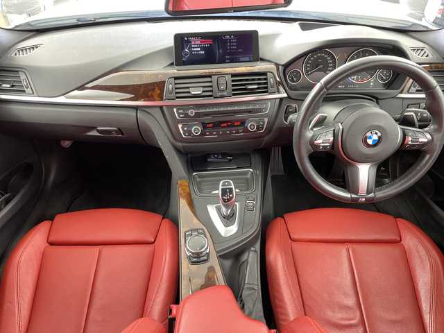 ＢＭＷ ３２０ｉ xDrive Mスポーツ 道央・札幌 2013(平25)年 6.6万km アルピンホワイトⅢ ・4WD/・純正HDDナビ/（FM/AM/CD/DVD/BT/HDD/AUX/USB）/・バックカメラ/・衝突被害軽減システム/・レーンキープアシスト/・横滑り防止装置/・オートライト/・HUD/・レザーシート/・パワーシート/シートヒーター/・パドルシフト/・電動格納ミラー/ウィンカーミラー/・ETC/・純正フロアマット/・プッシュスタート/スカ/・取扱説明書/保証書/・積込冬タイヤ社外AWセット