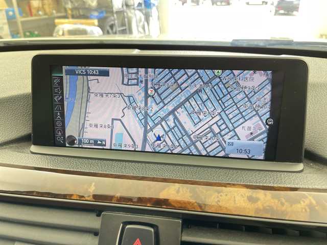 ＢＭＷ ３２０ｉ xDrive Mスポーツ 道央・札幌 2013(平25)年 6.6万km アルピンホワイトⅢ ・4WD/・純正HDDナビ/（FM/AM/CD/DVD/BT/HDD/AUX/USB）/・バックカメラ/・衝突被害軽減システム/・レーンキープアシスト/・横滑り防止装置/・オートライト/・HUD/・レザーシート/・パワーシート/シートヒーター/・パドルシフト/・電動格納ミラー/ウィンカーミラー/・ETC/・純正フロアマット/・プッシュスタート/スカ/・取扱説明書/保証書/・積込冬タイヤ社外AWセット