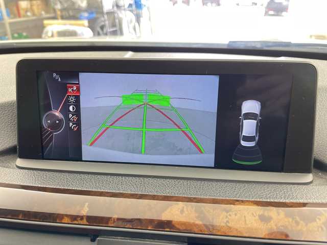ＢＭＷ ３２０ｉ xDrive Mスポーツ 道央・札幌 2013(平25)年 6.6万km アルピンホワイトⅢ ・4WD/・純正HDDナビ/（FM/AM/CD/DVD/BT/HDD/AUX/USB）/・バックカメラ/・衝突被害軽減システム/・レーンキープアシスト/・横滑り防止装置/・オートライト/・HUD/・レザーシート/・パワーシート/シートヒーター/・パドルシフト/・電動格納ミラー/ウィンカーミラー/・ETC/・純正フロアマット/・プッシュスタート/スカ/・取扱説明書/保証書/・積込冬タイヤ社外AWセット