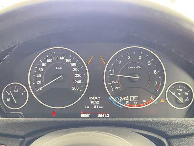 ＢＭＷ ３２０ｉ xDrive Mスポーツ 道央・札幌 2013(平25)年 6.6万km アルピンホワイトⅢ ・4WD/・純正HDDナビ/（FM/AM/CD/DVD/BT/HDD/AUX/USB）/・バックカメラ/・衝突被害軽減システム/・レーンキープアシスト/・横滑り防止装置/・オートライト/・HUD/・レザーシート/・パワーシート/シートヒーター/・パドルシフト/・電動格納ミラー/ウィンカーミラー/・ETC/・純正フロアマット/・プッシュスタート/スカ/・取扱説明書/保証書/・積込冬タイヤ社外AWセット