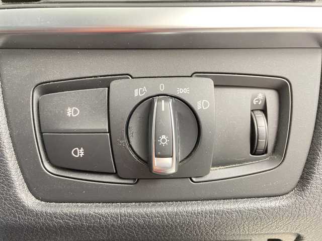ＢＭＷ ３２０ｉ xDrive Mスポーツ 道央・札幌 2013(平25)年 6.6万km アルピンホワイトⅢ ・4WD/・純正HDDナビ/（FM/AM/CD/DVD/BT/HDD/AUX/USB）/・バックカメラ/・衝突被害軽減システム/・レーンキープアシスト/・横滑り防止装置/・オートライト/・HUD/・レザーシート/・パワーシート/シートヒーター/・パドルシフト/・電動格納ミラー/ウィンカーミラー/・ETC/・純正フロアマット/・プッシュスタート/スカ/・取扱説明書/保証書/・積込冬タイヤ社外AWセット