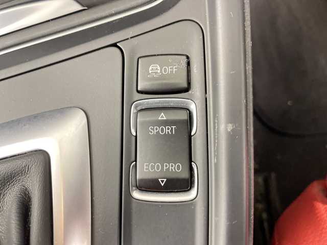 ＢＭＷ ３２０ｉ xDrive Mスポーツ 道央・札幌 2013(平25)年 6.6万km アルピンホワイトⅢ ・4WD/・純正HDDナビ/（FM/AM/CD/DVD/BT/HDD/AUX/USB）/・バックカメラ/・衝突被害軽減システム/・レーンキープアシスト/・横滑り防止装置/・オートライト/・HUD/・レザーシート/・パワーシート/シートヒーター/・パドルシフト/・電動格納ミラー/ウィンカーミラー/・ETC/・純正フロアマット/・プッシュスタート/スカ/・取扱説明書/保証書/・積込冬タイヤ社外AWセット