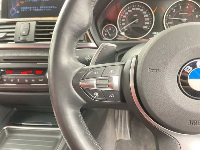 ＢＭＷ ３２０ｉ xDrive Mスポーツ 道央・札幌 2013(平25)年 6.6万km アルピンホワイトⅢ ・4WD/・純正HDDナビ/（FM/AM/CD/DVD/BT/HDD/AUX/USB）/・バックカメラ/・衝突被害軽減システム/・レーンキープアシスト/・横滑り防止装置/・オートライト/・HUD/・レザーシート/・パワーシート/シートヒーター/・パドルシフト/・電動格納ミラー/ウィンカーミラー/・ETC/・純正フロアマット/・プッシュスタート/スカ/・取扱説明書/保証書/・積込冬タイヤ社外AWセット