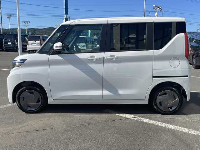 日産 ルークス X 道東・釧路十勝 2024(令6)年 0.7万km ホワイトパール ・4WD/・社外SDナビ/【BT.FM/AM】/・全方位カメラ/バックカメラ/・エマージェンシーブレーキ/・LDW/・ふらつき警報/・VDC/・コーナーセンサー/・セーフティシールドスイッチ/・左側パワースライドドア/・ETC/・革巻きステアリング/・LEDヘッドライト/・オートライト/・前席シートヒーター/・ステアリングヒーター/・スマートキー