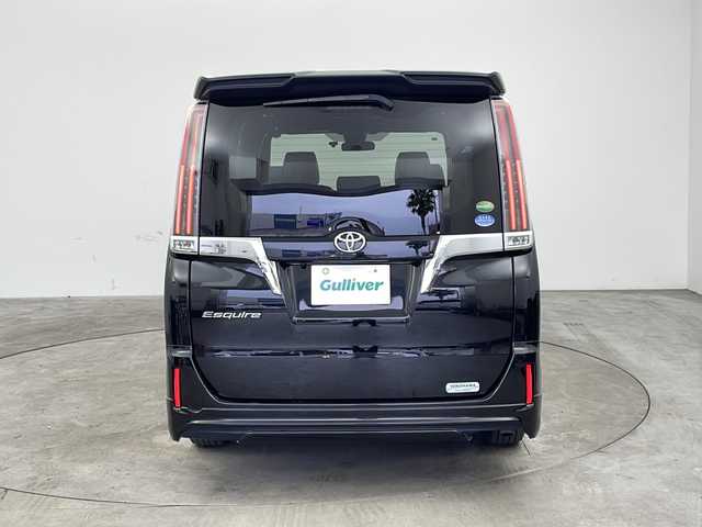 トヨタ エスクァイア Gi 兵庫県 2018(平30)年 8万km ブラック ・ワンオーナー車/・純正9インチナビ/・Bluetooth/フルセグテレビ/DVD/CD/SD/USB/・バックカメラ/・Toyota Safety Sense/・プリクラッシュセーフティ/・レーンディパーチャーアラート/・オートマチックハイビーム/・先行車発進告知機能/・アイドリングストップ/・横滑り防止装置/・S-VSC/・クルーズコントロール/・純正12.1インチリアフリップダウンモニター/・両側パワースライドドア/・レザーシート/・シートヒーター/・シートリフター/・リアオートエアコン/・純正フロアマット/・ステアリングリモコン/・純正15インチアルミホイール/・LEDオートライト/・フォグランプ/・モデリスタエアロ/・ビルドインETC