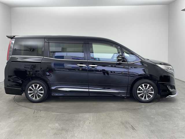 トヨタ エスクァイア Gi 兵庫県 2018(平30)年 8万km ブラック ・ワンオーナー車/・純正9インチナビ/・Bluetooth/フルセグテレビ/DVD/CD/SD/USB/・バックカメラ/・Toyota Safety Sense/・プリクラッシュセーフティ/・レーンディパーチャーアラート/・オートマチックハイビーム/・先行車発進告知機能/・アイドリングストップ/・横滑り防止装置/・S-VSC/・クルーズコントロール/・純正12.1インチリアフリップダウンモニター/・両側パワースライドドア/・レザーシート/・シートヒーター/・シートリフター/・リアオートエアコン/・純正フロアマット/・ステアリングリモコン/・純正15インチアルミホイール/・LEDオートライト/・フォグランプ/・モデリスタエアロ/・ビルドインETC